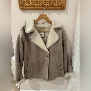 NWT Hollister Women's Cream and Tan Teddy Jacket